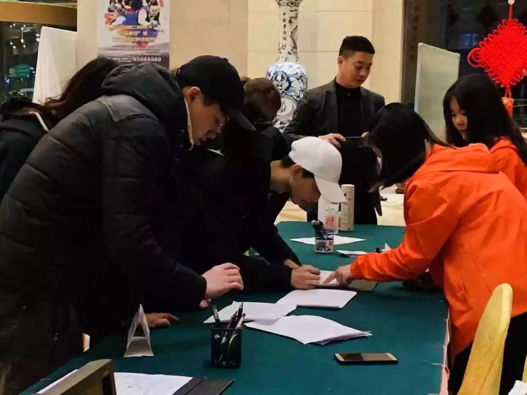 外国选手陆续抵达玉山 赛场内外比赛气氛渐浓