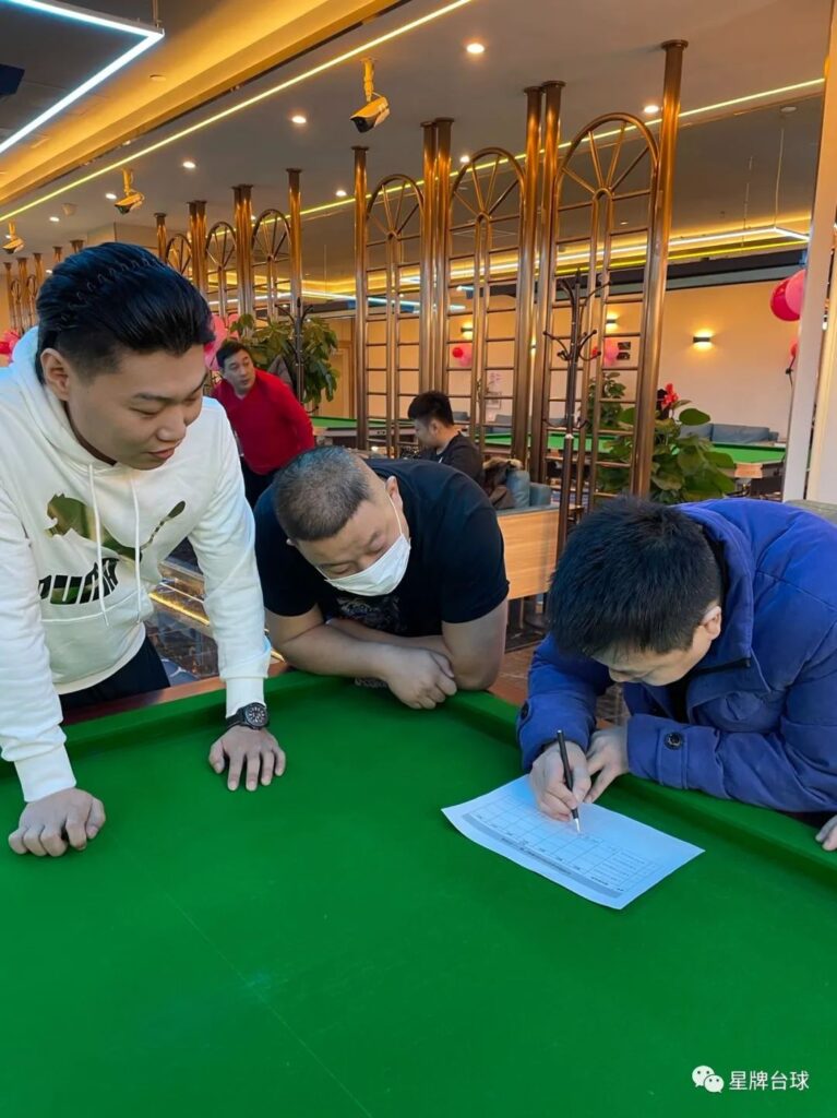 台球俱乐部超级对抗赛有何魅力？他们玩明白了